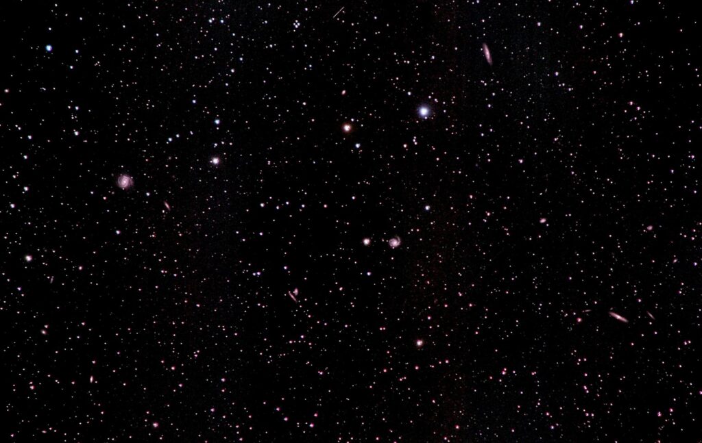 Amas de galaxies dans la constellation de la Vierge

