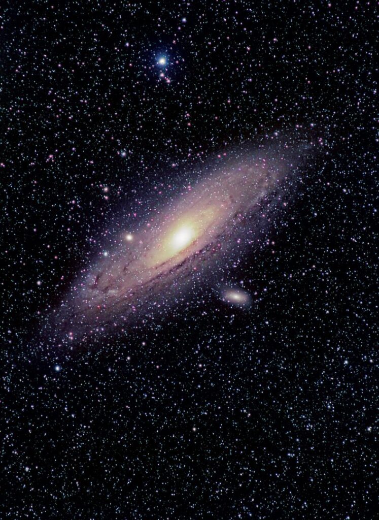 Galaxie d'Andromède au 300mm, 144 poses de 60secondes.
