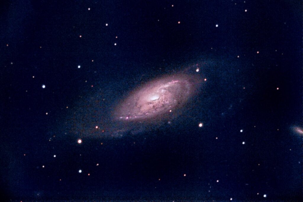 La galaxie M106, 50 poses de 60 secondes
