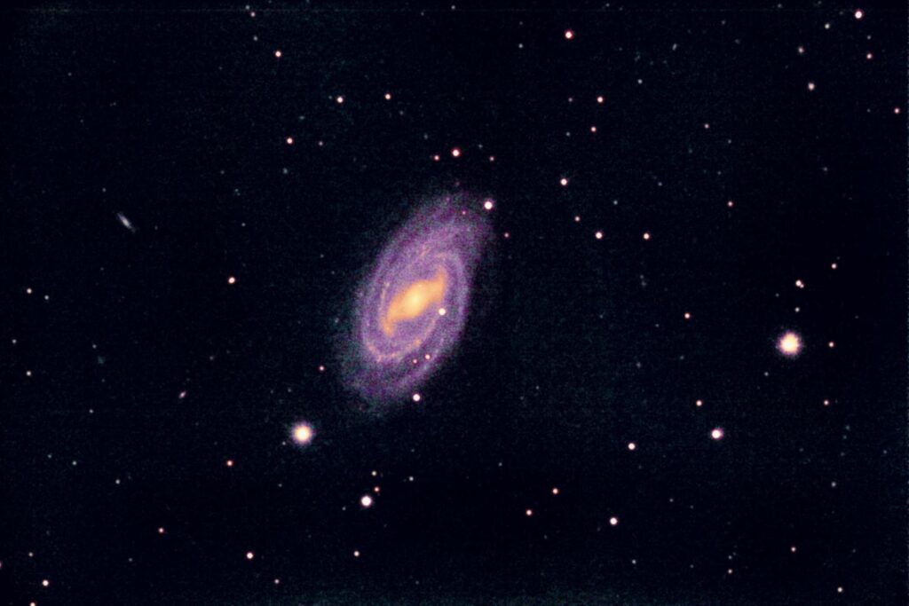 La galaxie M109, 108 poses de 30 secondes à 1600 iso

