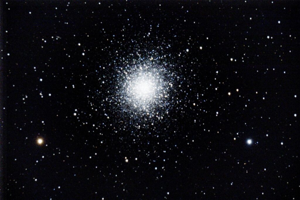 Amas globulaire M13 dans la constellation d'Hercule, 9 poses de 30 secondes
