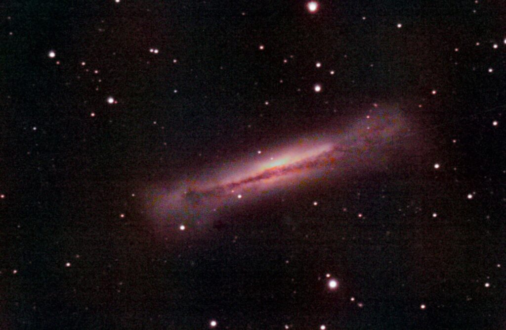NGC 3628, la galaxie "Hamburger", 62 poses de 60 secondes
