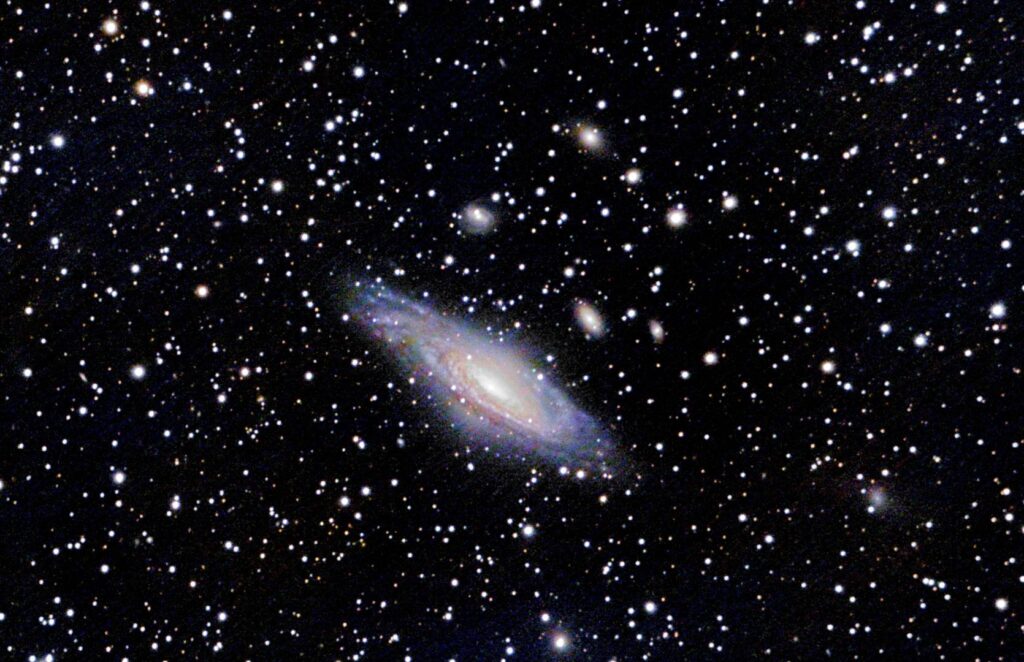 La Galaxie NGC 7331, 309 poses de 10 secondes + 222 poses de 30 secondes, caméra refroidie
