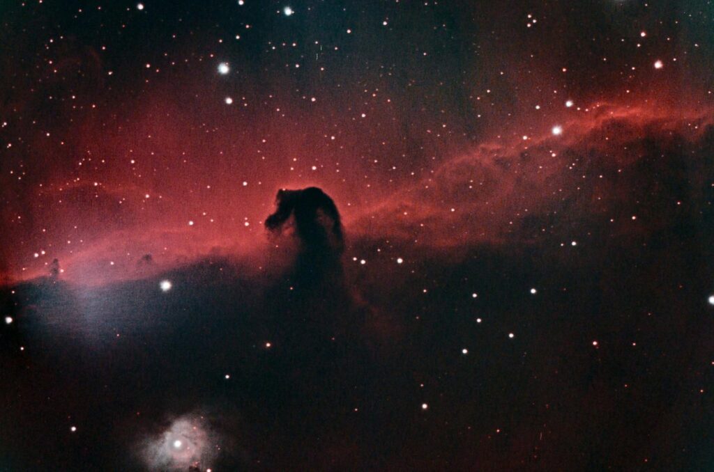 Nébuleuse de la tête de cheval dans la constellation d'Orion, 64 poses de 60 secondes, caméra refroidie.
